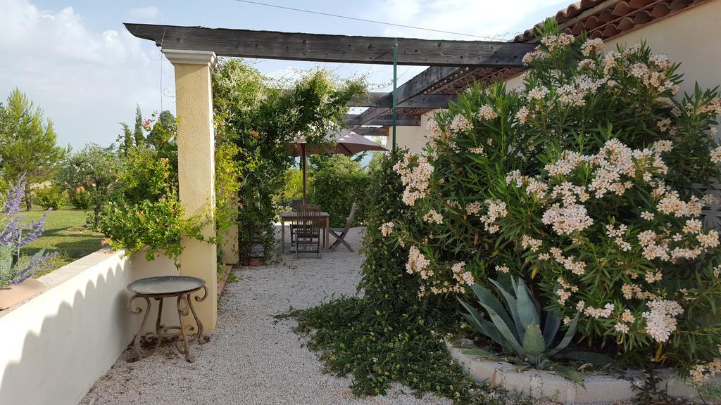 Lamanderie En Provence Bed & Breakfast Alleins Exterior photo